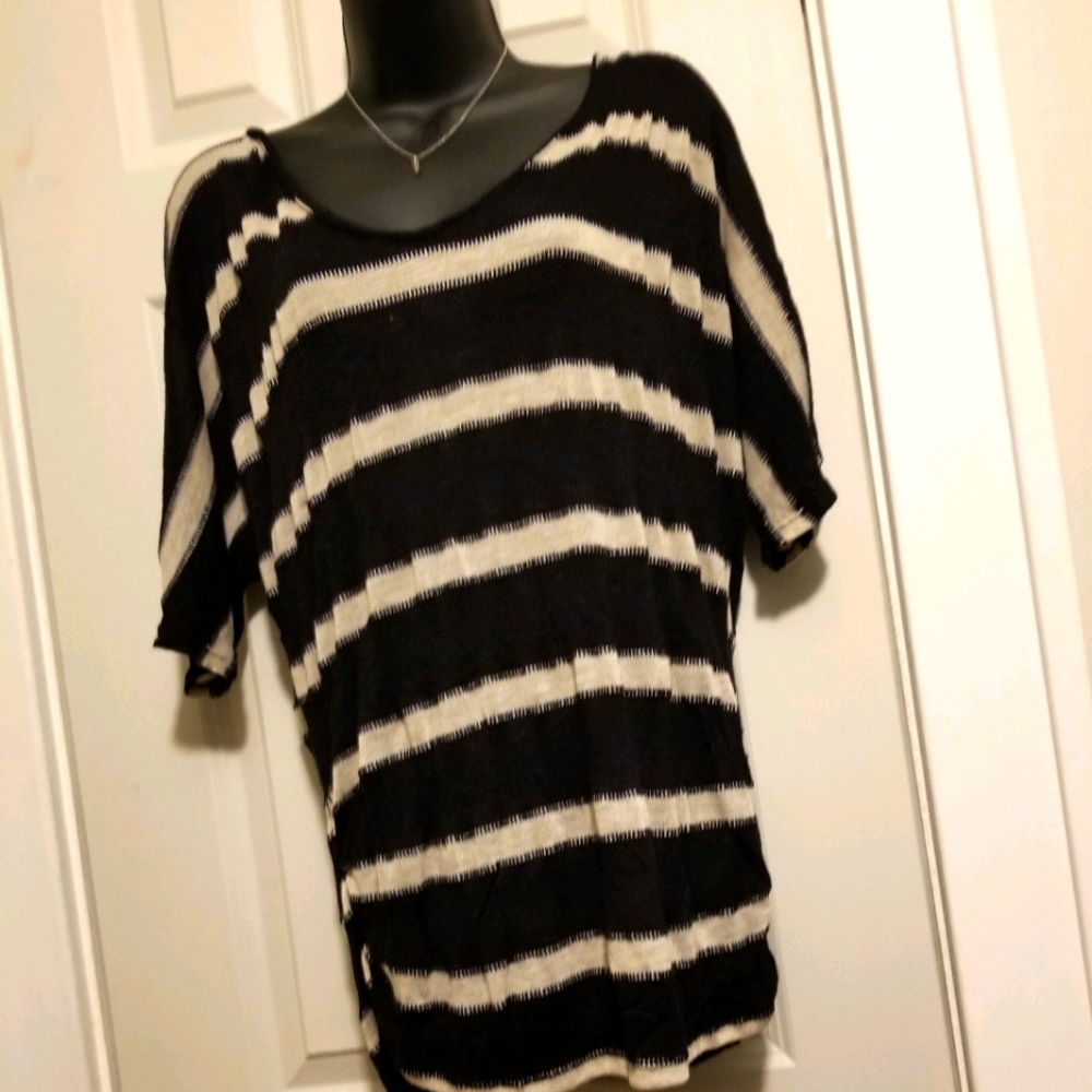 Womans top - Picture 3 of 3